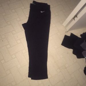 cropped nike capris